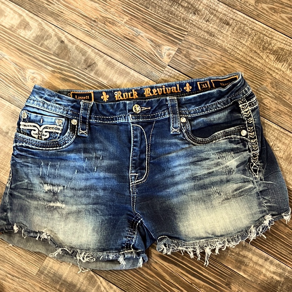 Rock revival shorts size 31 loved these shorts but they don’t fit anymore